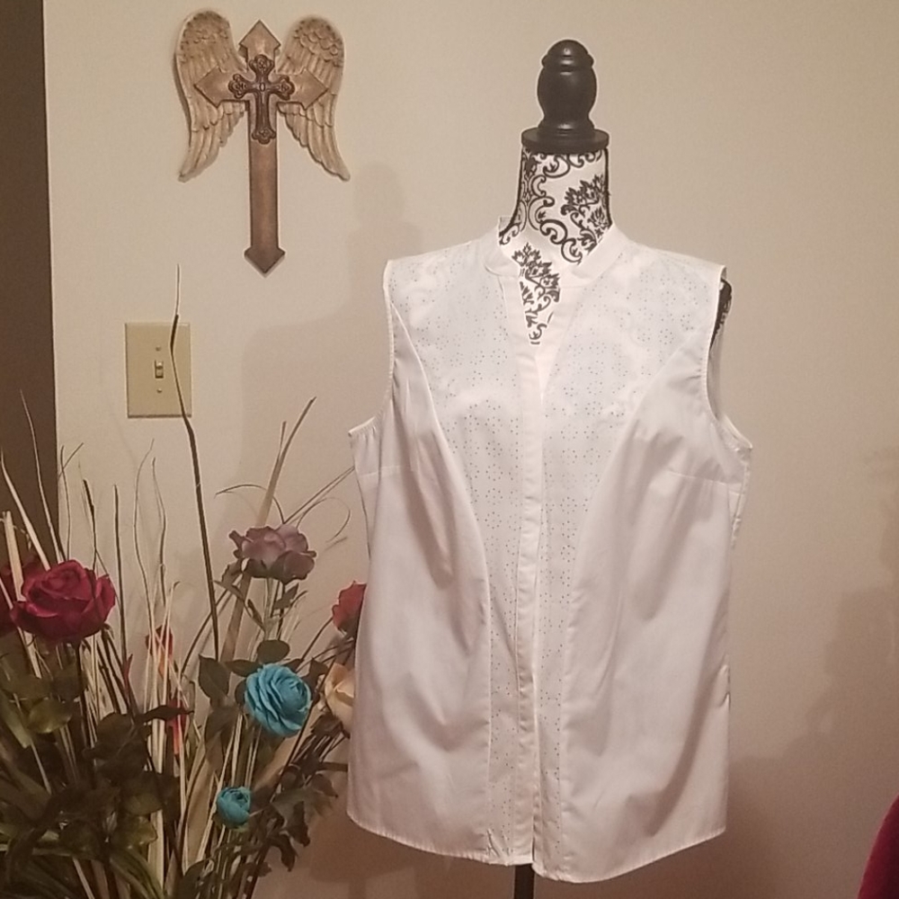 Worthington  Sleeveless Button down shirt